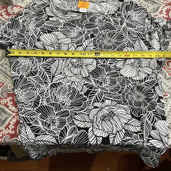 Ruby Rd top - Picture 5 of 5